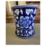 8'ï¿½ 7.5' Ceramic Blue and White Floral Porcelain