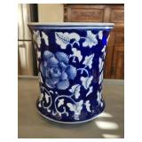 8'ï¿½ 7.5' Ceramic Blue and White Floral Porcelain