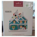 NEW Hallmark Peanuts Merriest House in Town