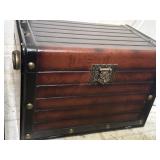 15ï¿½x9'x10.5ï¿½ Wooden Storage trunk featuring a