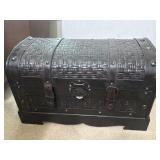 19.5ï¿½x 11'x12ï¿½ Dome Top Storage chest resembles