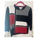 Sz PM Alfred Dunner sweater features a bold
