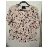 Sz PM Liz Claiborne blouse features a light pink