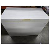 44"ï¿½24"ï¿½34" Amana Chest Freezer