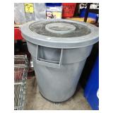 Rubbermaid 32 Gal Commercial Plastic Trash Can
