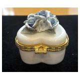Ceramic trinket box white w/ roses