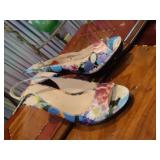 NINE WESTï¿½ Size 6 Floral Slip On Shoes