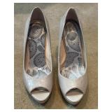 Sz 7 Peep Toe Pumps