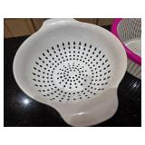 (3) Colanders