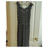 Sz L JOEï¿½ Black and whWite Chevron-striped