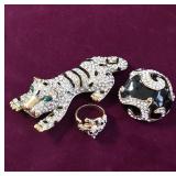 Vtg Rhinestone-encrusted Tiger Brooch with Green