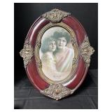Victorian-style Oval Frame in a Rich