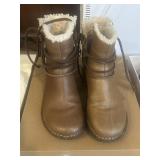 UGG