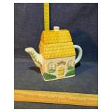 Decorative tea pot