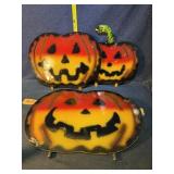 Yard pumpkins