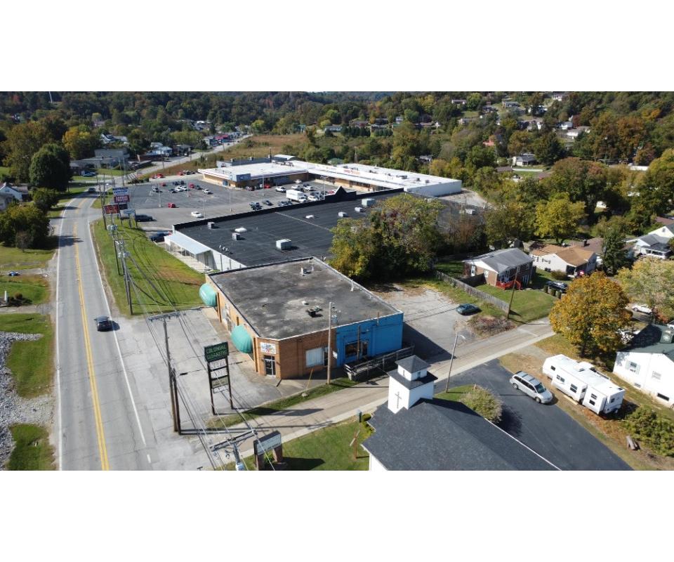 Commercial Building with 5 Store Fronts on Highly Traveled Intersection