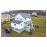 3 Bedroom with a Bonus Room in Farmington on a Nice Lot