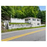 Updated 2 Bedroom on a Spacious Lot in Charleston