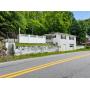 Updated 2 Bedroom on a Spacious Lot in Charleston