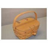 Hinged Lid Basket with Tie On No Date