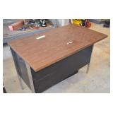 Metal Desk 24x40x29'