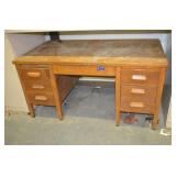 5 Drawer Oak Desk 60x34x31'