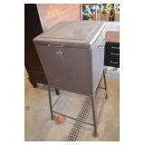 Deer Feeder Look Cooler on Stand