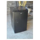 Apartment Size Fridge 19x21x33' Tall