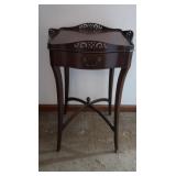 Vintage 1-Drawer End Table 28Hx18Dx18"W
