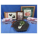 Pictures, Wall Hangings, Christmas Tins and more