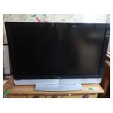 Vizio VHD32M-0807 Model HD TV, 40x28.5",works,no