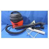 B&D Wet/Dry Vac w/attachments,works