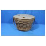 Longaberger Basket w/hinged lid