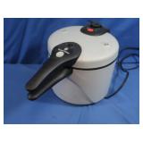 Russell Hobbs Electric Pressure Cooker, turns on