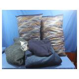 Large Pillows&Blanket