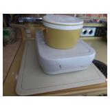 Pyrex Casserole Dish w/Warming Containers,Cutting