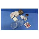 Several Ceramic&Glass Trinkey Containers,some