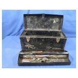 Metal Tool Box 20x8x9",latches broken