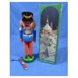 Erzgebirgische Volkskunst German Nutcracker w/box