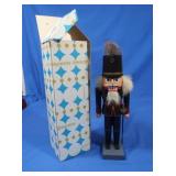 Erzgebirgische Volkskunst German Nutcracker w/box
