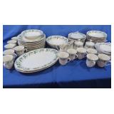 Holiday Traditions 67 pc Dinner Set