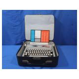 Royal Parade Portable Manual Typewriter w/case
