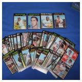 (50) 1971 Topps Baseball Cards VG-NM