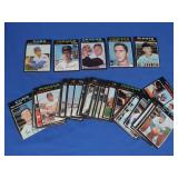 (50) 1971 Topps Baseball Cards VG-NM