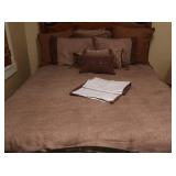 Comforter/Decorative Pillows(Queen size)