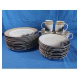 Plates&Mugs-Wild Things 'Otter's Pond' Pattern