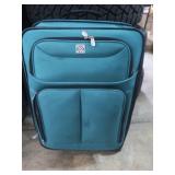 27' Tall Protï¿½gï¿½ Softside Expandable Suitcase