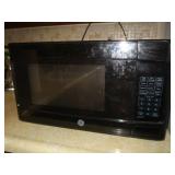 GE Countertop Microwave (works)