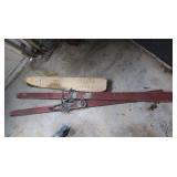 Pr of Skis&Snow Surfer