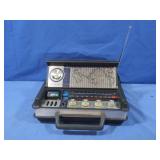 Sears Five Band Solid State Radio (turns on)